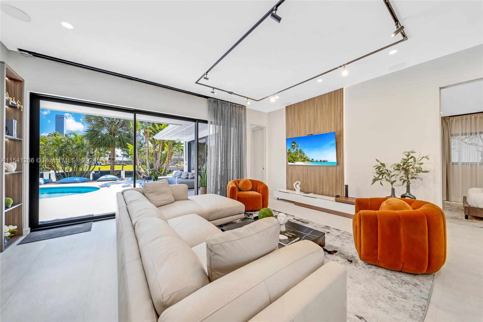 607 Oleander Dr, Hallandale Beach, Florida 33009, 5 Bedrooms Bedrooms, ,4 BathroomsBathrooms,Residentiallease,For Rent,607 Oleander Dr,A11541266