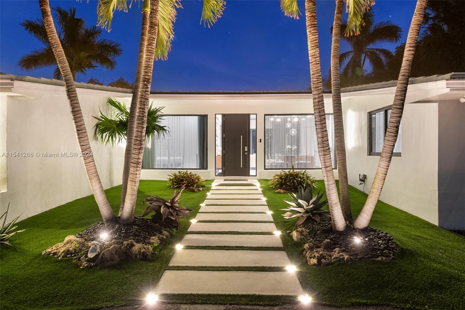 607 Oleander Dr, Hallandale Beach, Florida 33009, 5 Bedrooms Bedrooms, ,4 BathroomsBathrooms,Residentiallease,For Rent,607 Oleander Dr,A11541266