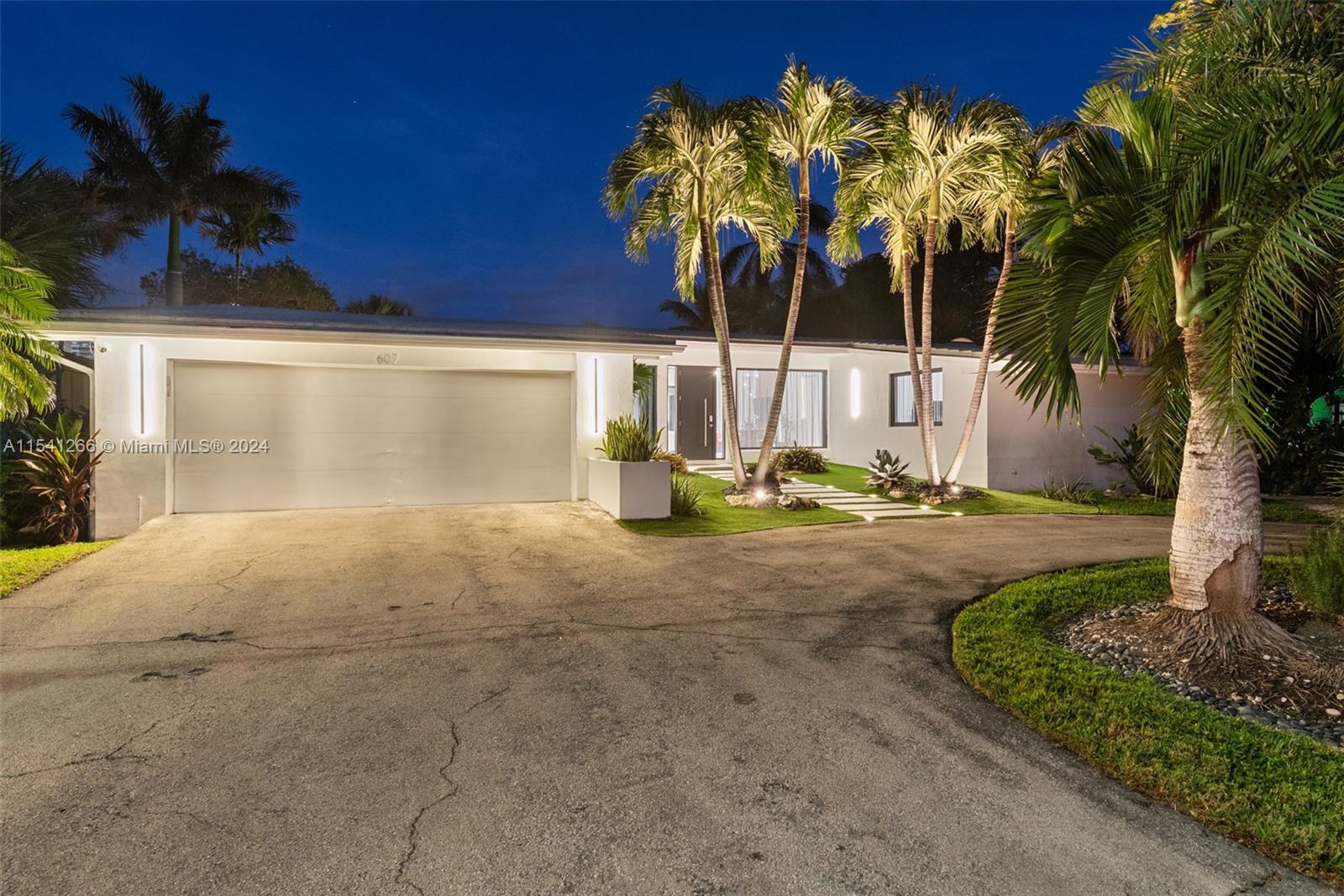 607 Oleander Dr, Hallandale Beach, Florida 33009, 5 Bedrooms Bedrooms, ,4 BathroomsBathrooms,Residentiallease,For Rent,607 Oleander Dr,A11541266