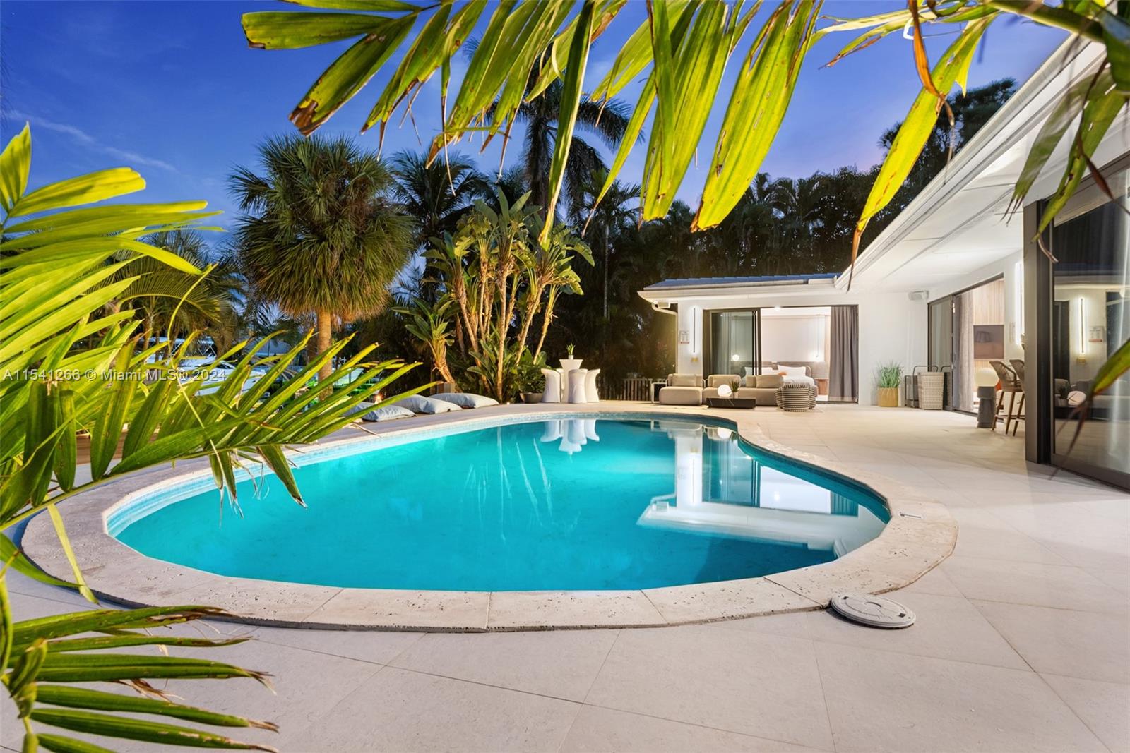 607 Oleander Dr, Hallandale Beach, Florida 33009, 5 Bedrooms Bedrooms, ,4 BathroomsBathrooms,Residentiallease,For Rent,607 Oleander Dr,A11541266