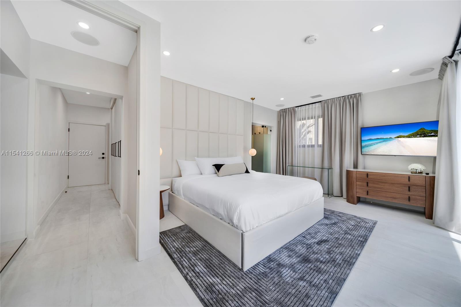 607 Oleander Dr, Hallandale Beach, Florida 33009, 5 Bedrooms Bedrooms, ,4 BathroomsBathrooms,Residentiallease,For Rent,607 Oleander Dr,A11541266