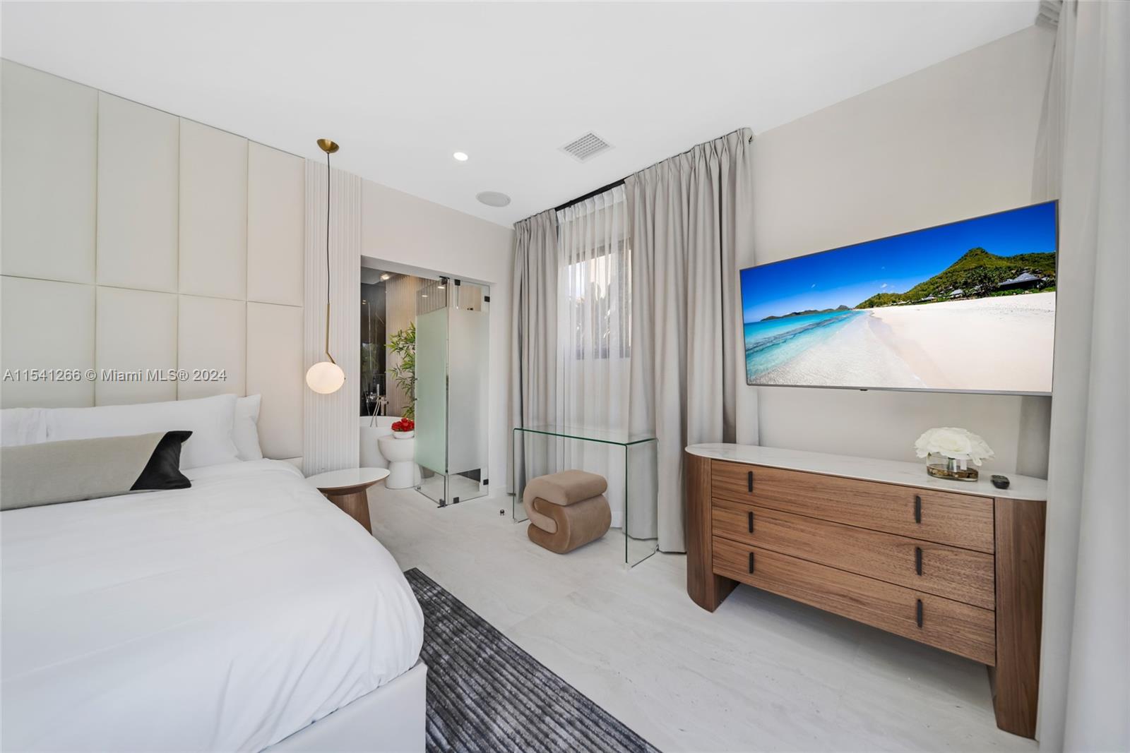 607 Oleander Dr, Hallandale Beach, Florida 33009, 5 Bedrooms Bedrooms, ,4 BathroomsBathrooms,Residentiallease,For Rent,607 Oleander Dr,A11541266