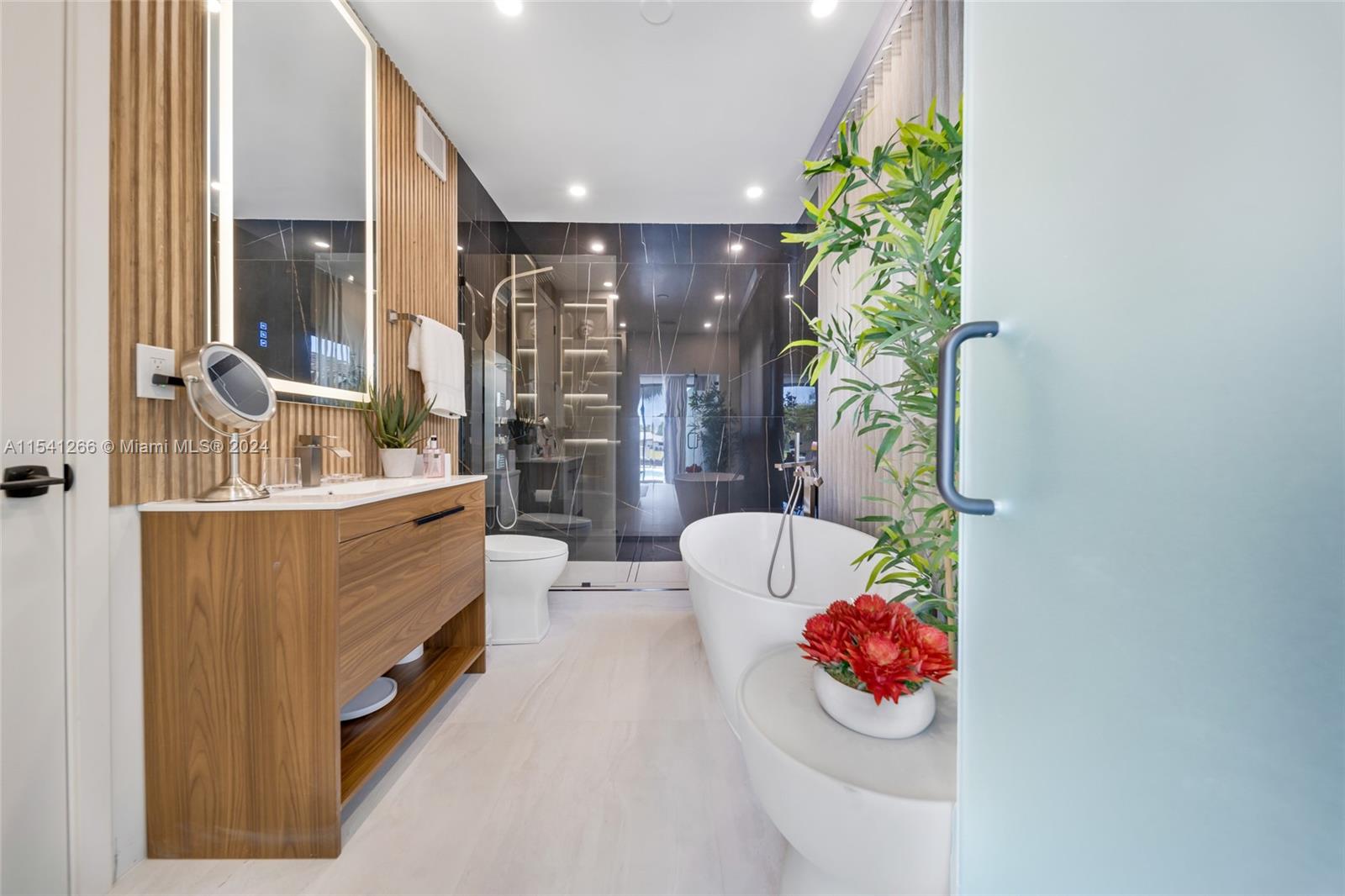 607 Oleander Dr, Hallandale Beach, Florida 33009, 5 Bedrooms Bedrooms, ,4 BathroomsBathrooms,Residentiallease,For Rent,607 Oleander Dr,A11541266