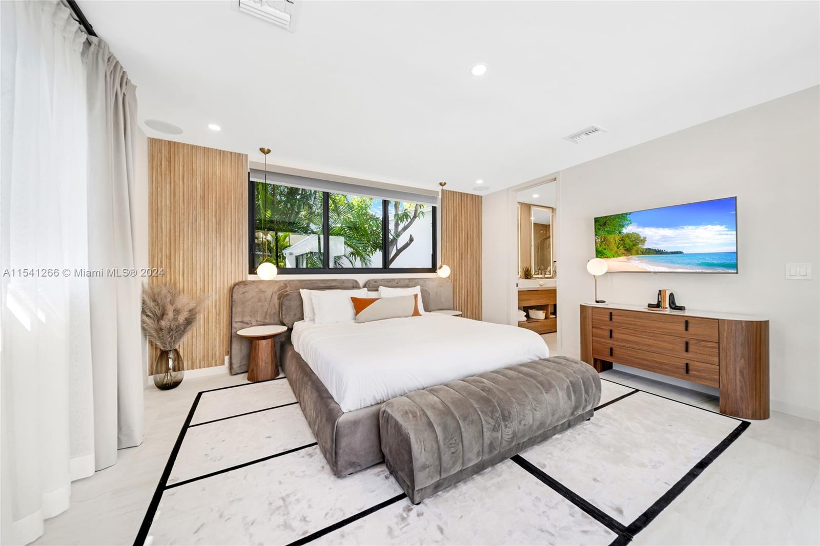 607 Oleander Dr, Hallandale Beach, Florida 33009, 5 Bedrooms Bedrooms, ,4 BathroomsBathrooms,Residentiallease,For Rent,607 Oleander Dr,A11541266