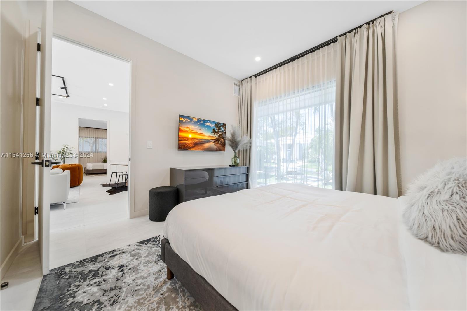 607 Oleander Dr, Hallandale Beach, Florida 33009, 5 Bedrooms Bedrooms, ,4 BathroomsBathrooms,Residentiallease,For Rent,607 Oleander Dr,A11541266