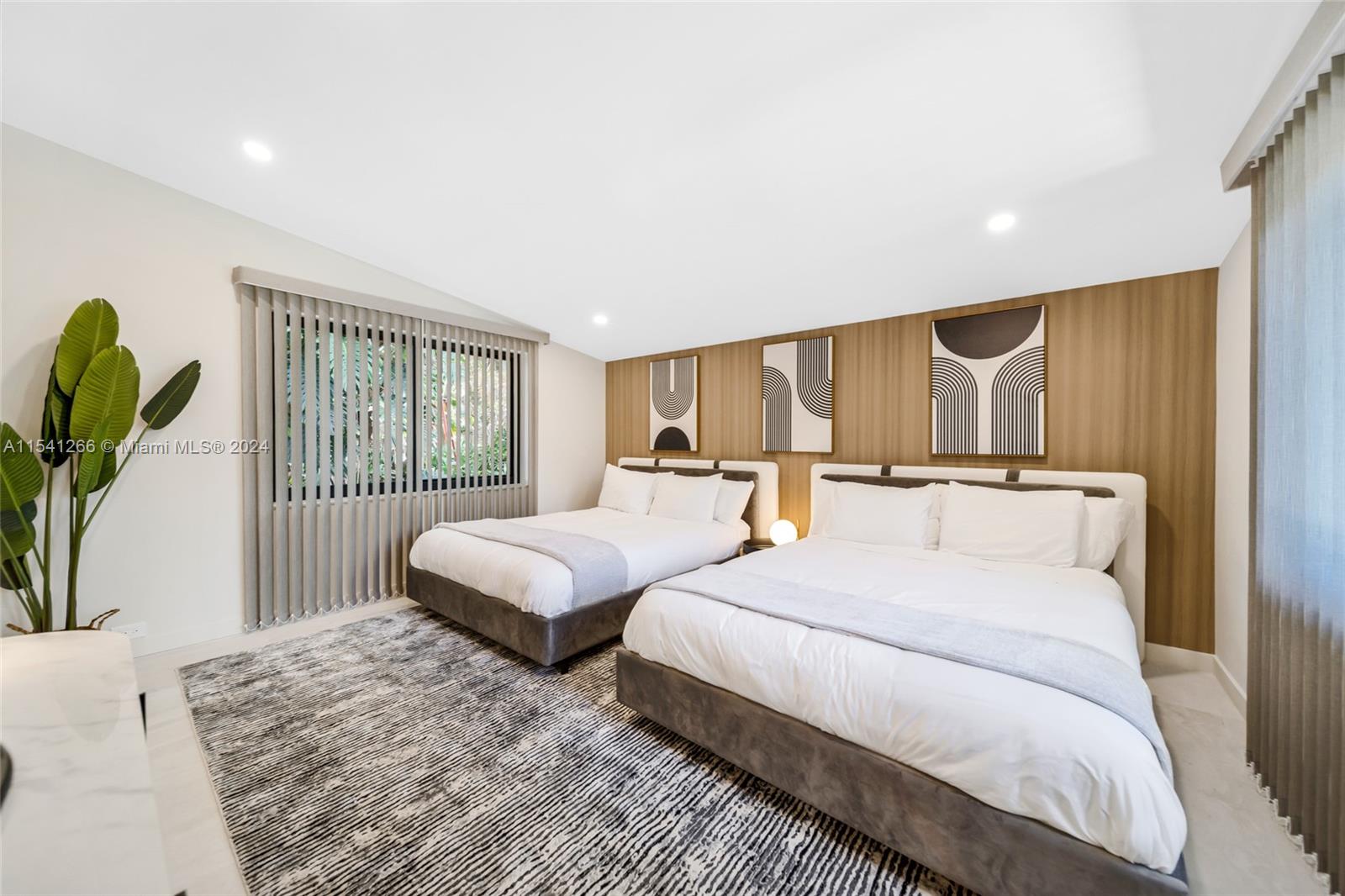 607 Oleander Dr, Hallandale Beach, Florida 33009, 5 Bedrooms Bedrooms, ,4 BathroomsBathrooms,Residentiallease,For Rent,607 Oleander Dr,A11541266