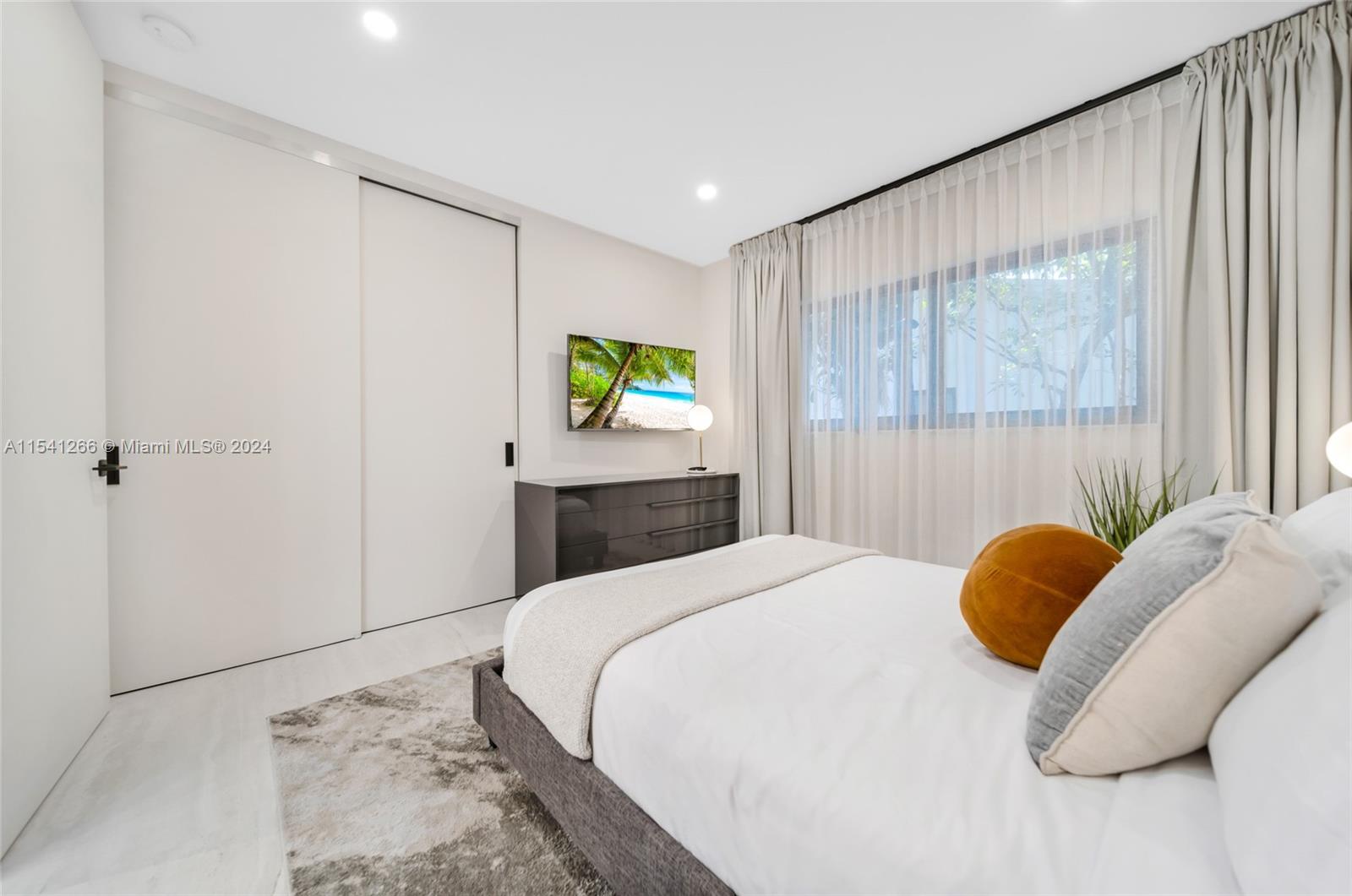 607 Oleander Dr, Hallandale Beach, Florida 33009, 5 Bedrooms Bedrooms, ,4 BathroomsBathrooms,Residentiallease,For Rent,607 Oleander Dr,A11541266