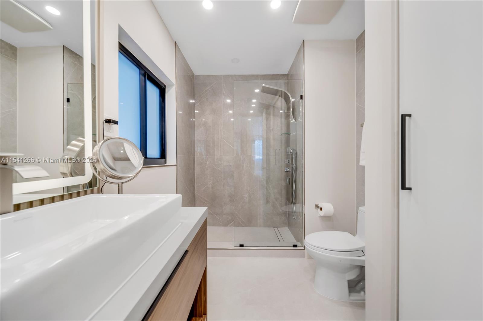 607 Oleander Dr, Hallandale Beach, Florida 33009, 5 Bedrooms Bedrooms, ,4 BathroomsBathrooms,Residentiallease,For Rent,607 Oleander Dr,A11541266