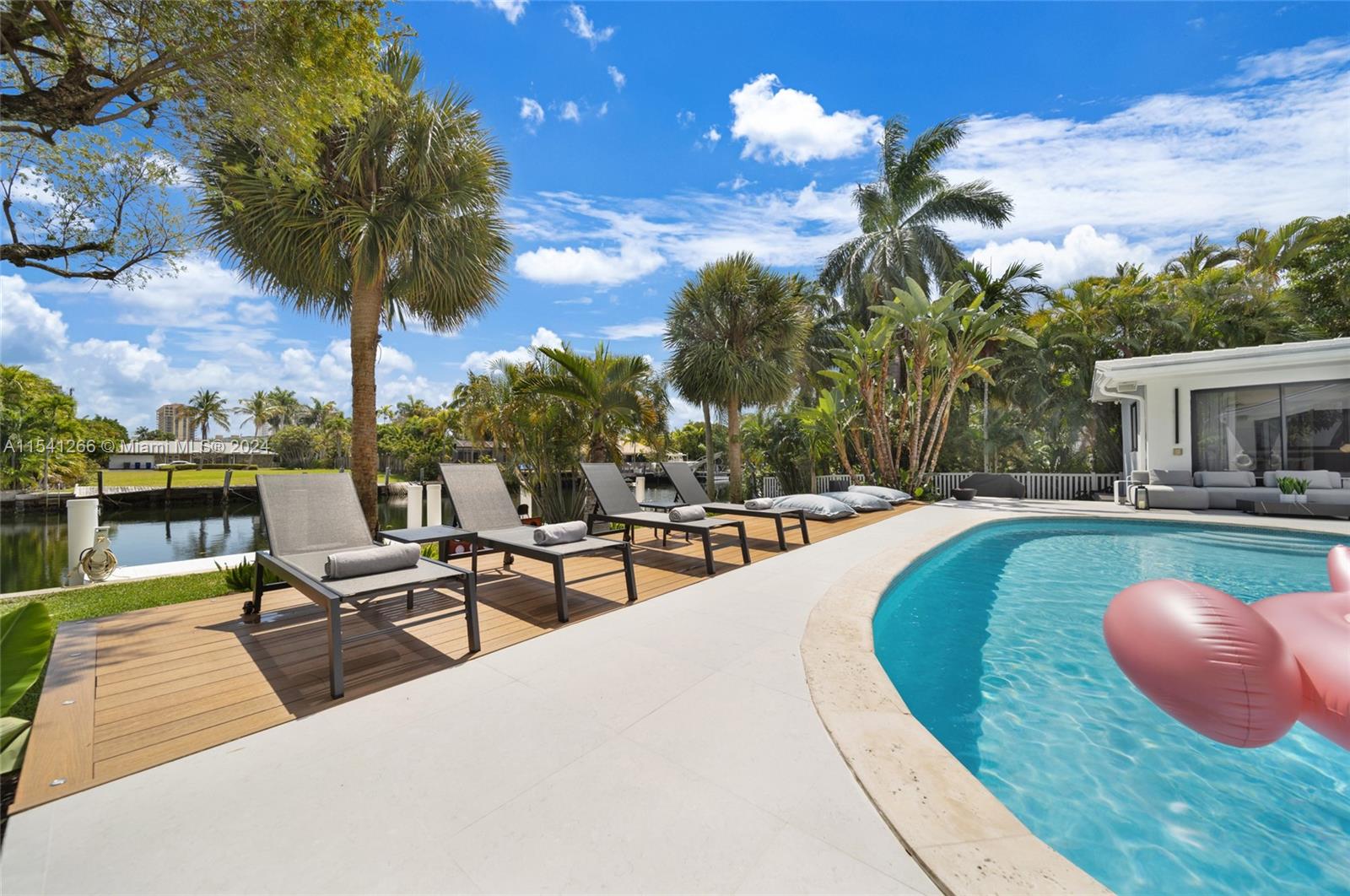 607 Oleander Dr, Hallandale Beach, Florida 33009, 5 Bedrooms Bedrooms, ,4 BathroomsBathrooms,Residentiallease,For Rent,607 Oleander Dr,A11541266