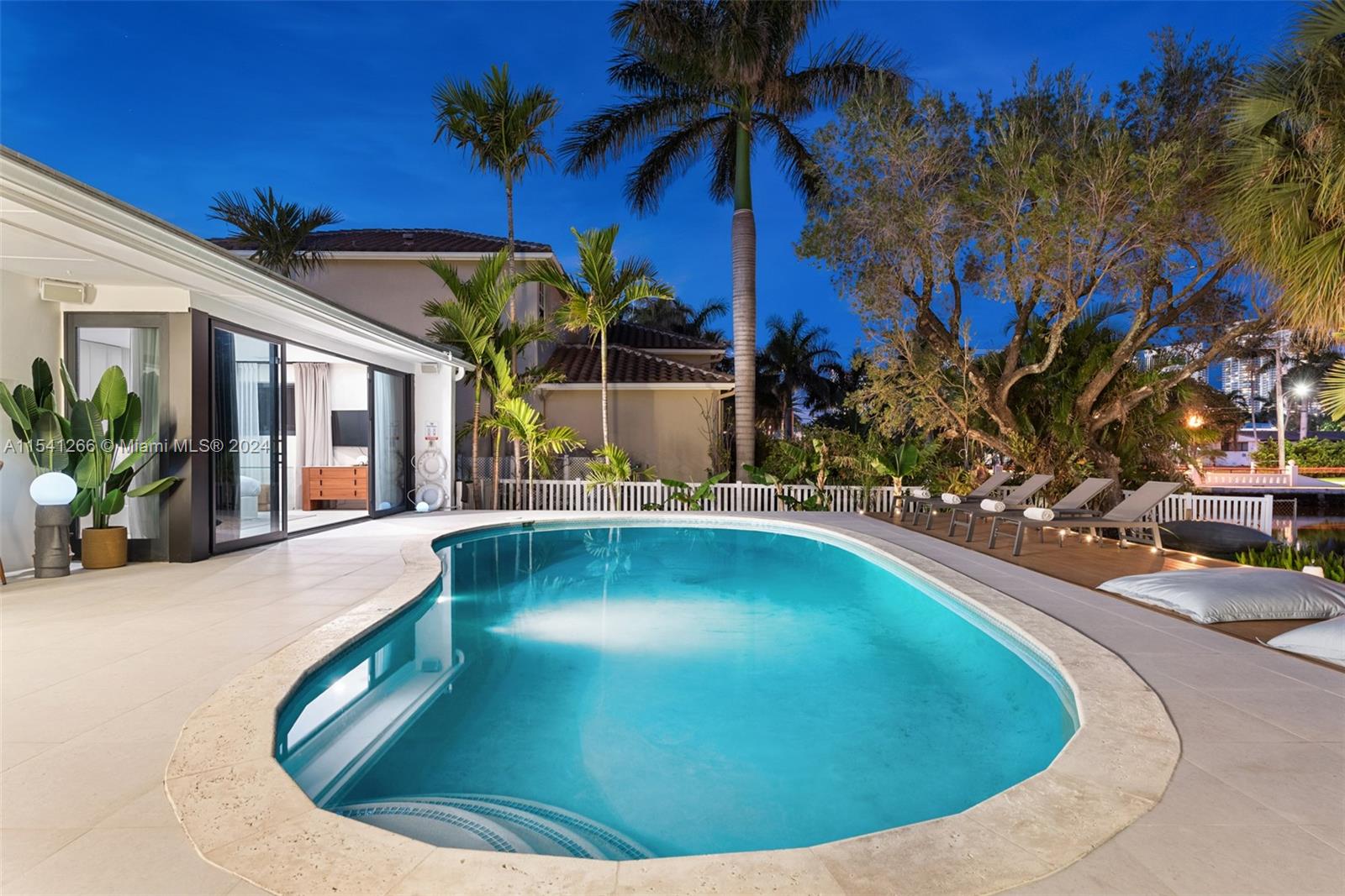 607 Oleander Dr, Hallandale Beach, Florida 33009, 5 Bedrooms Bedrooms, ,4 BathroomsBathrooms,Residentiallease,For Rent,607 Oleander Dr,A11541266