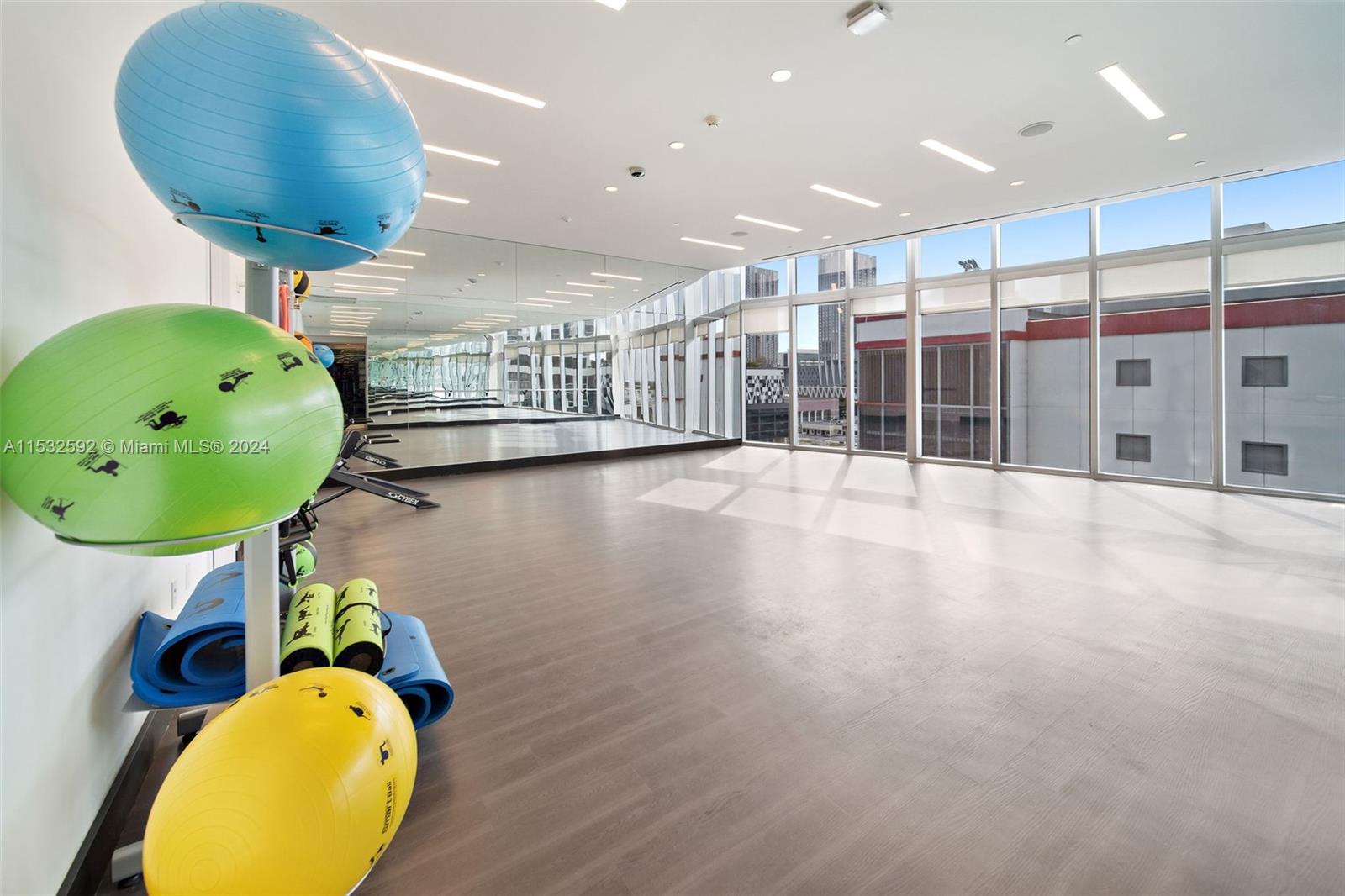 851 NE 1st Ave 1700, Miami, Florida 33132, 1 Bedroom Bedrooms, ,2 BathroomsBathrooms,Residentiallease,For Rent,851 NE 1st Ave 1700,A11532592