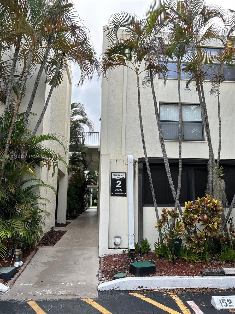 20200 W Country Club Dr PH16, Aventura, Florida 33180, 2 Bedrooms Bedrooms, ,2 BathroomsBathrooms,Residential,For Sale,20200 W Country Club Dr PH16,A11541296