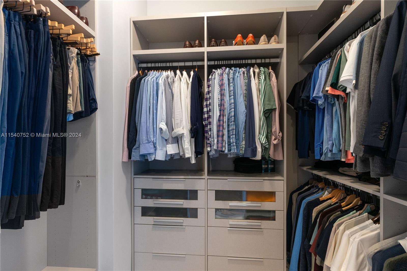 2811 Bayshore Dr, Miami, FL, 33133 United States, 3 Bedrooms Bedrooms, ,3 BathroomsBathrooms,Residential,For Sale,Bayshore Dr,A11540752