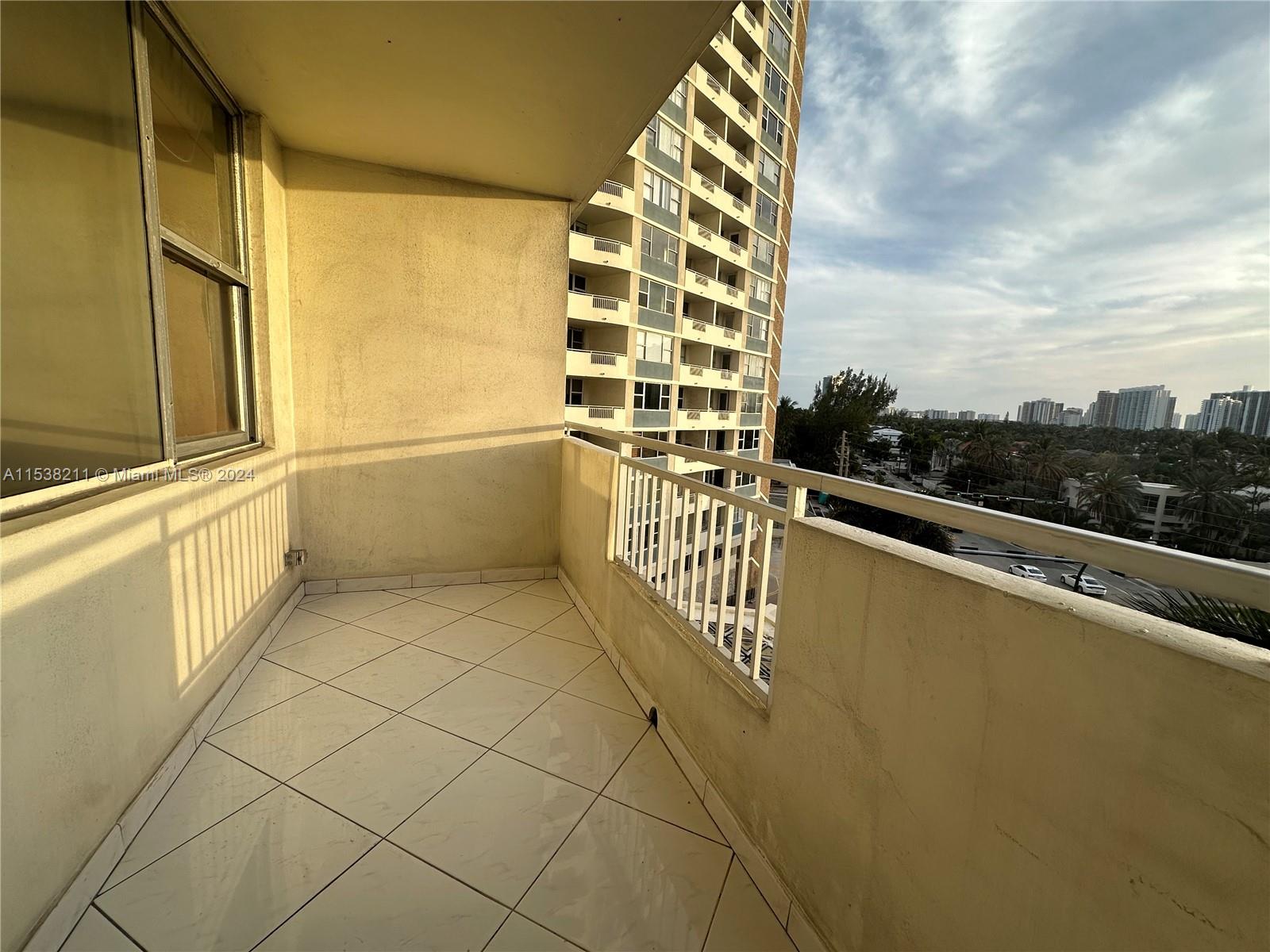 3180 S Ocean Dr 522, Hallandale Beach, Florida 33009, 1 Bedroom Bedrooms, ,1 BathroomBathrooms,Residential,For Sale,3180 S Ocean Dr 522,A11538211