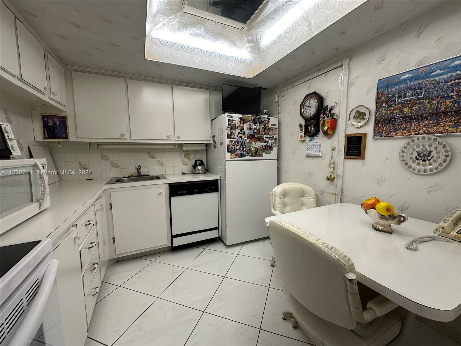 3180 S Ocean Dr 522, Hallandale Beach, Florida 33009, 1 Bedroom Bedrooms, ,1 BathroomBathrooms,Residential,For Sale,3180 S Ocean Dr 522,A11538211