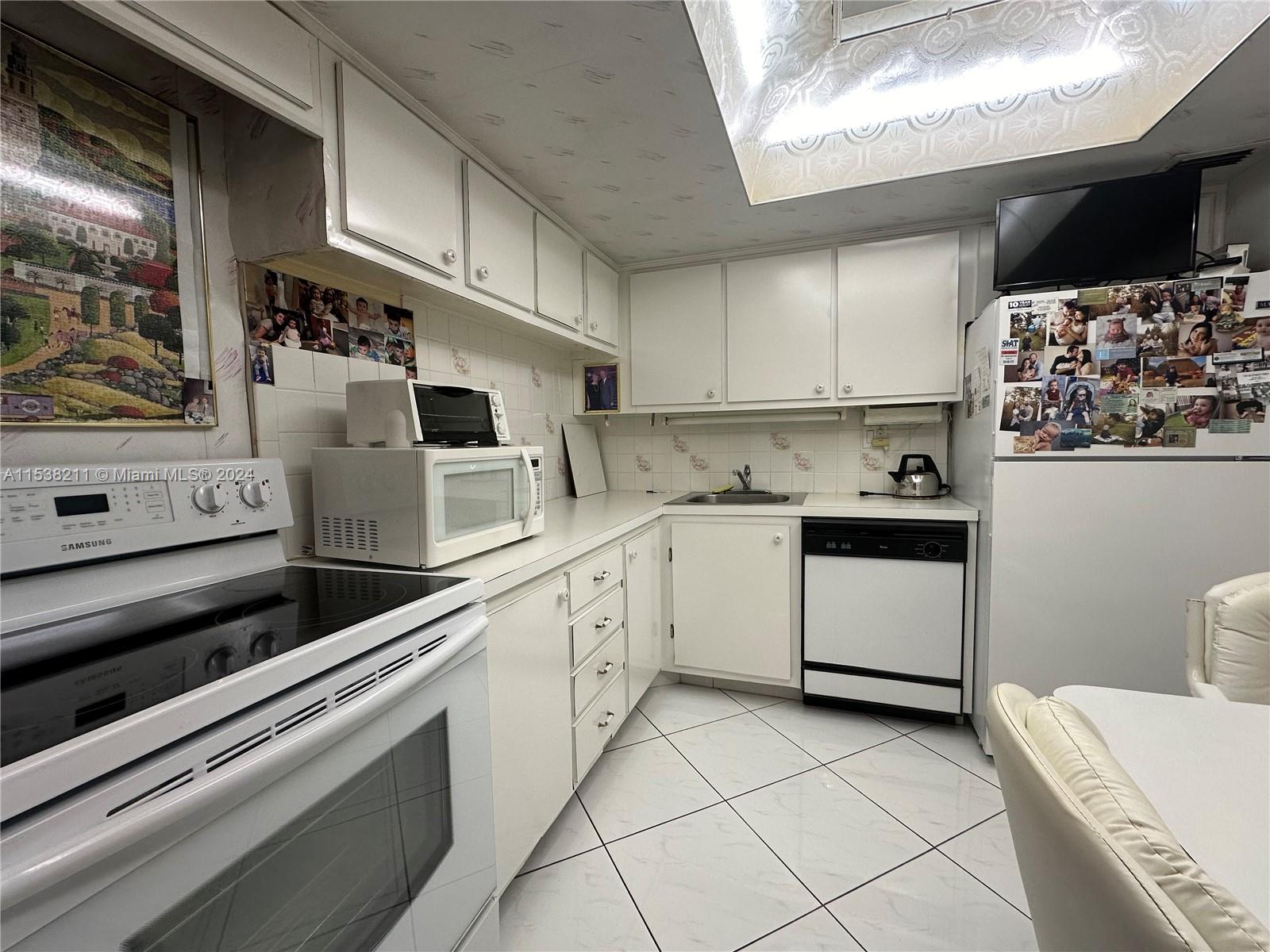 3180 S Ocean Dr 522, Hallandale Beach, Florida 33009, 1 Bedroom Bedrooms, ,1 BathroomBathrooms,Residential,For Sale,3180 S Ocean Dr 522,A11538211