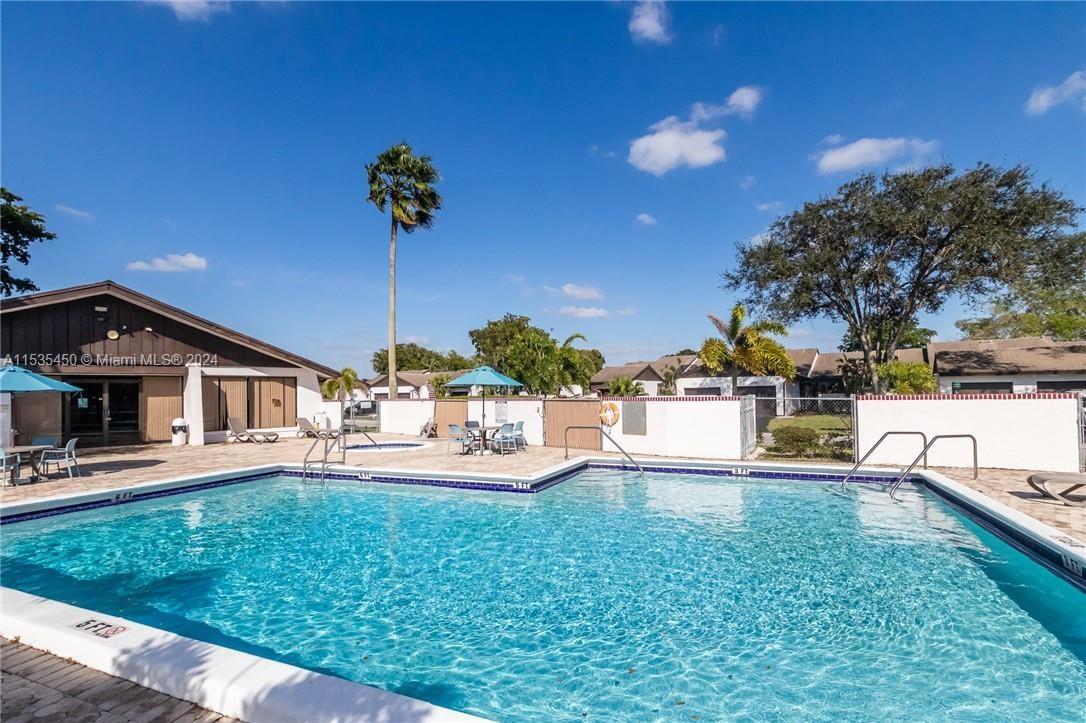 6367 W Pinehurst Cir W B37, Tamarac, Florida 33321, 2 Bedrooms Bedrooms, ,1 BathroomBathrooms,Residential,For Sale,6367 W Pinehurst Cir W B37,A11535450