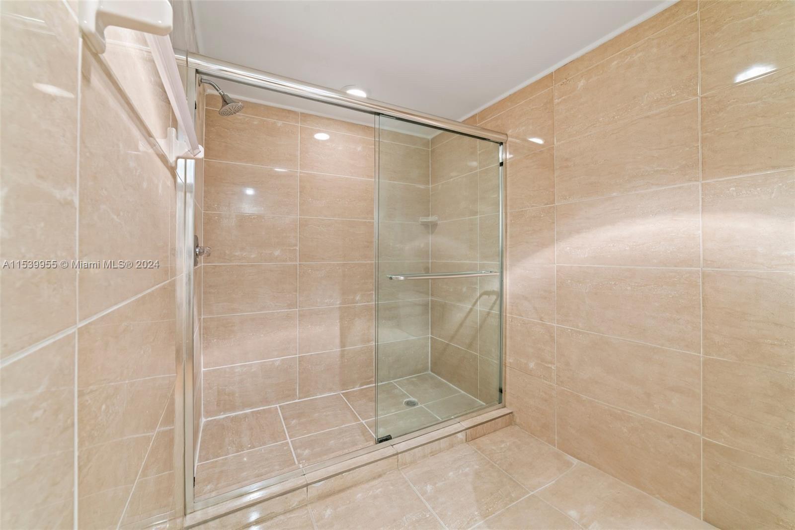 3400 NE 192nd St 1506, Aventura, Florida 33180, 2 Bedrooms Bedrooms, ,2 BathroomsBathrooms,Residentiallease,For Rent,3400 NE 192nd St 1506,A11539955