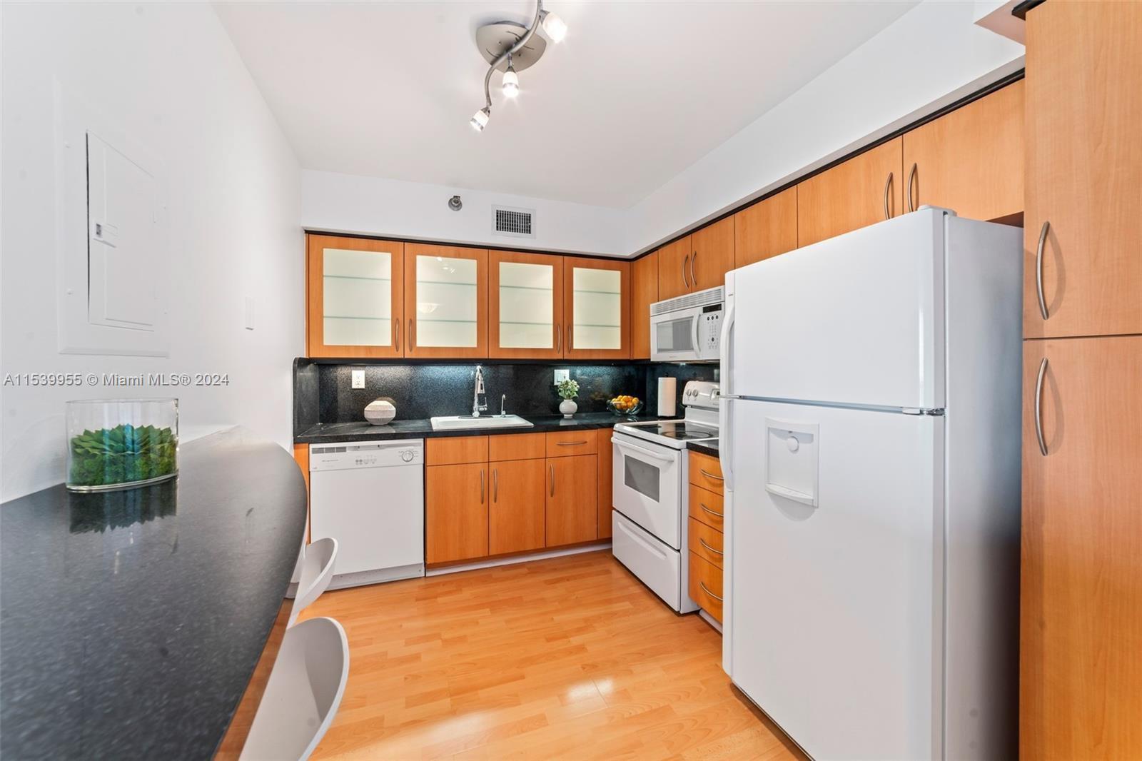 3400 NE 192nd St 1506, Aventura, Florida 33180, 2 Bedrooms Bedrooms, ,2 BathroomsBathrooms,Residentiallease,For Rent,3400 NE 192nd St 1506,A11539955