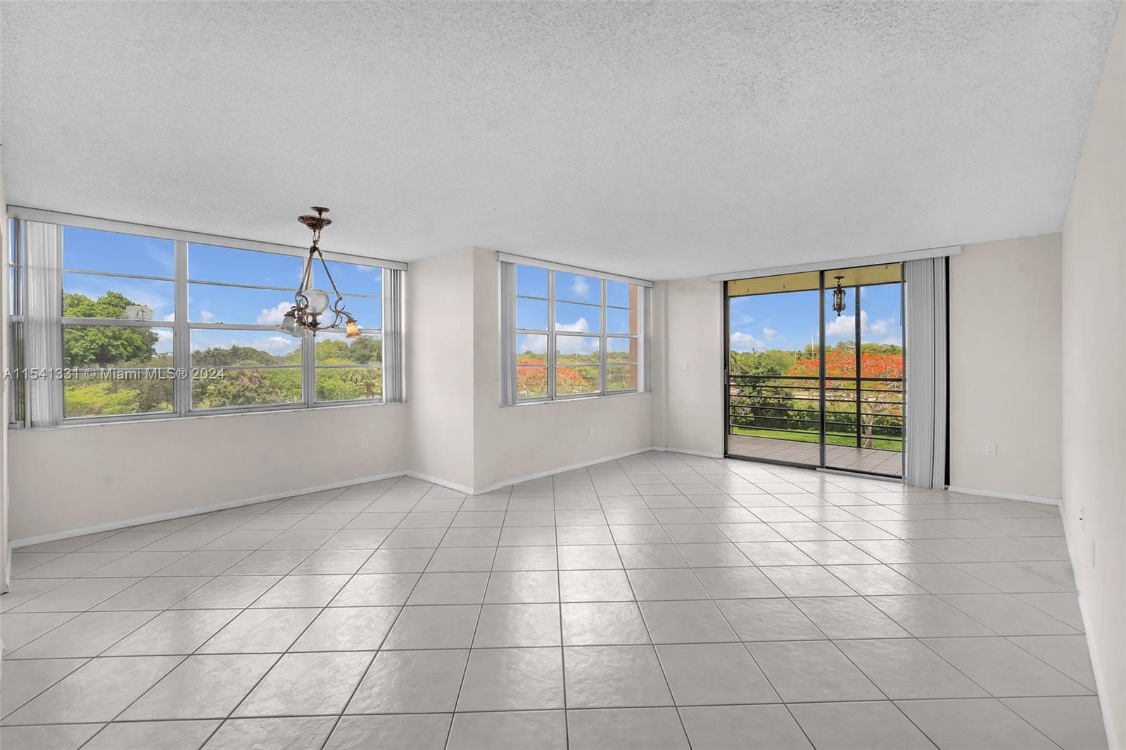 1200 Saint Charles Pl, Pembroke Pines, FL, 33026 United States, 2 Bedrooms Bedrooms, ,2 BathroomsBathrooms,Residential,For Sale,Saint Charles Pl,A11541331