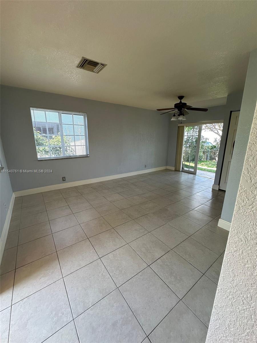 Hollywood, Florida 33020, 3 Bedrooms Bedrooms, ,2 BathroomsBathrooms,Residentiallease,For Rent,A11540761
