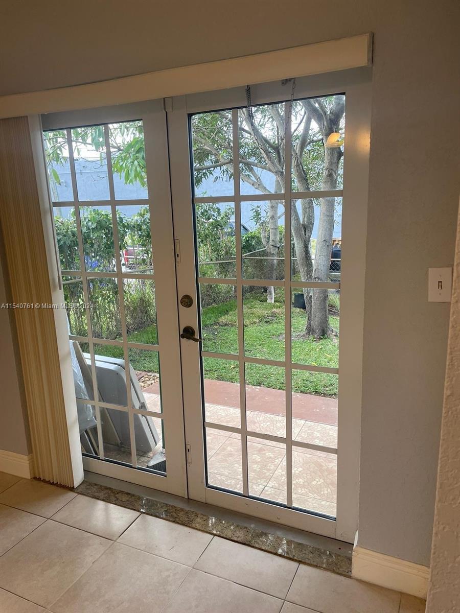 Hollywood, Florida 33020, 3 Bedrooms Bedrooms, ,2 BathroomsBathrooms,Residentiallease,For Rent,A11540761