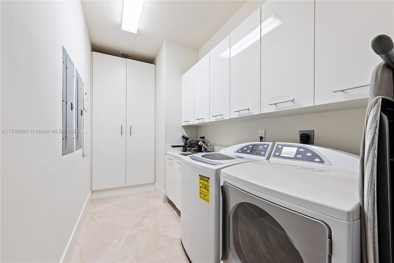 2711 S Ocean Dr 4005, Hollywood, Florida 33019, 5 Bedrooms Bedrooms, ,6 BathroomsBathrooms,Residential,For Sale,2711 S Ocean Dr 4005,A11539991