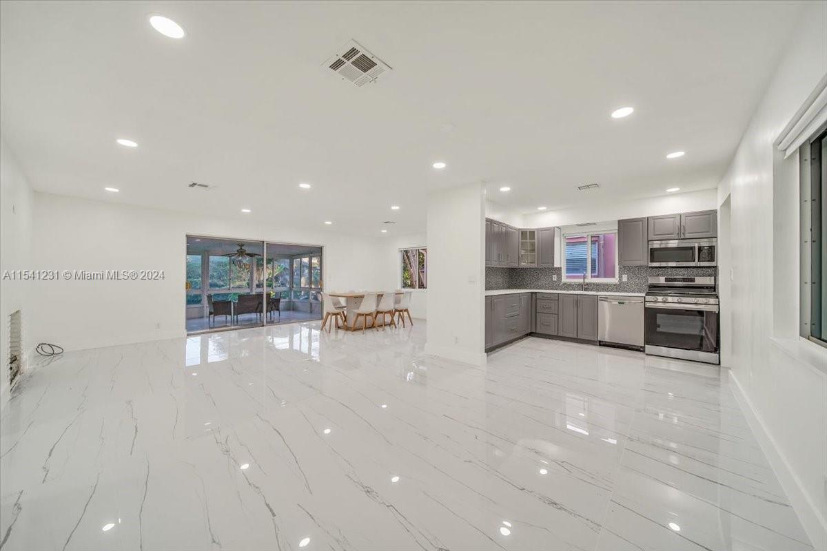 3046 Garfield St, Hollywood, Florida 33021, 3 Bedrooms Bedrooms, ,2 BathroomsBathrooms,Residentiallease,For Rent,3046 Garfield St,A11541231