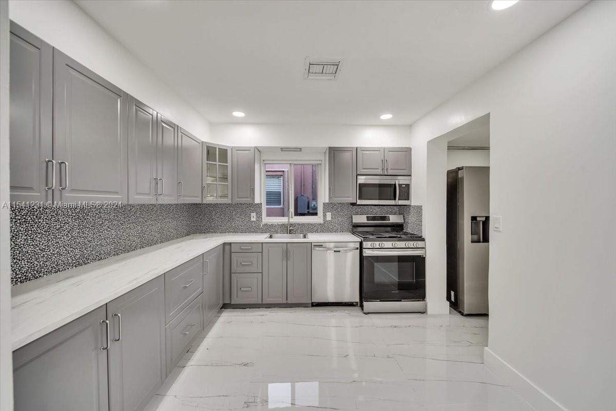 3046 Garfield St, Hollywood, Florida 33021, 3 Bedrooms Bedrooms, ,2 BathroomsBathrooms,Residentiallease,For Rent,3046 Garfield St,A11541231