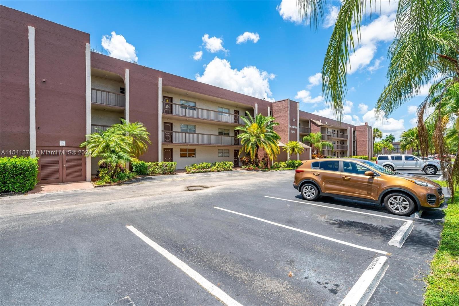 7020 Nova Dr 108D, Davie, Florida 33317, 4 Bedrooms Bedrooms, ,2 BathroomsBathrooms,Residentiallease,For Rent,7020 Nova Dr 108D,A11541370
