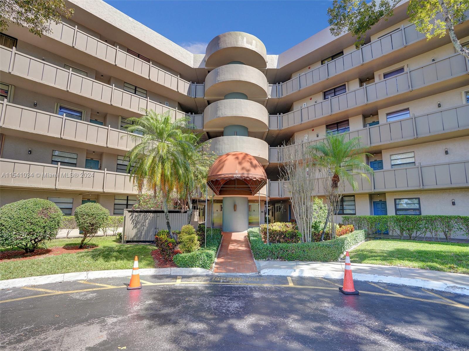 1101 Colony Point Cir 123, Pembroke Pines, Florida 33026, 2 Bedrooms Bedrooms, ,2 BathroomsBathrooms,Residential,For Sale,1101 Colony Point Cir 123,A11541034