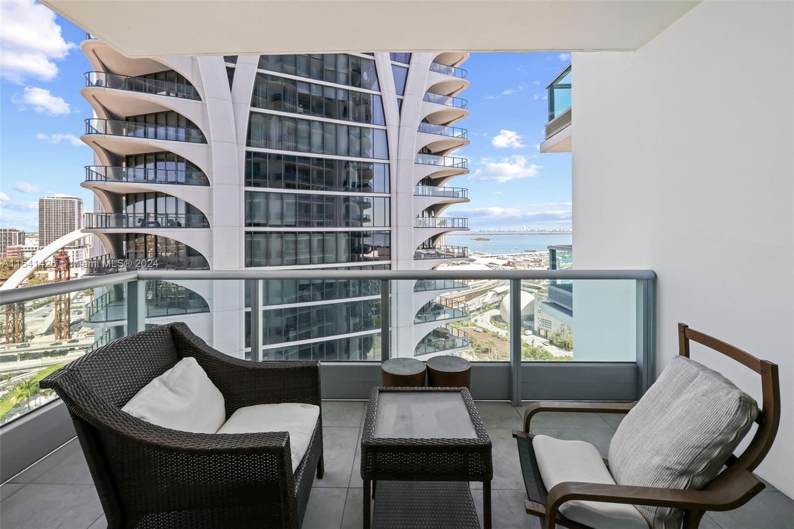 900 Biscayne Blvd 2410, Miami, Florida 33132, 1 Bedroom Bedrooms, ,2 BathroomsBathrooms,Residential,For Sale,900 Biscayne Blvd 2410,A11541426