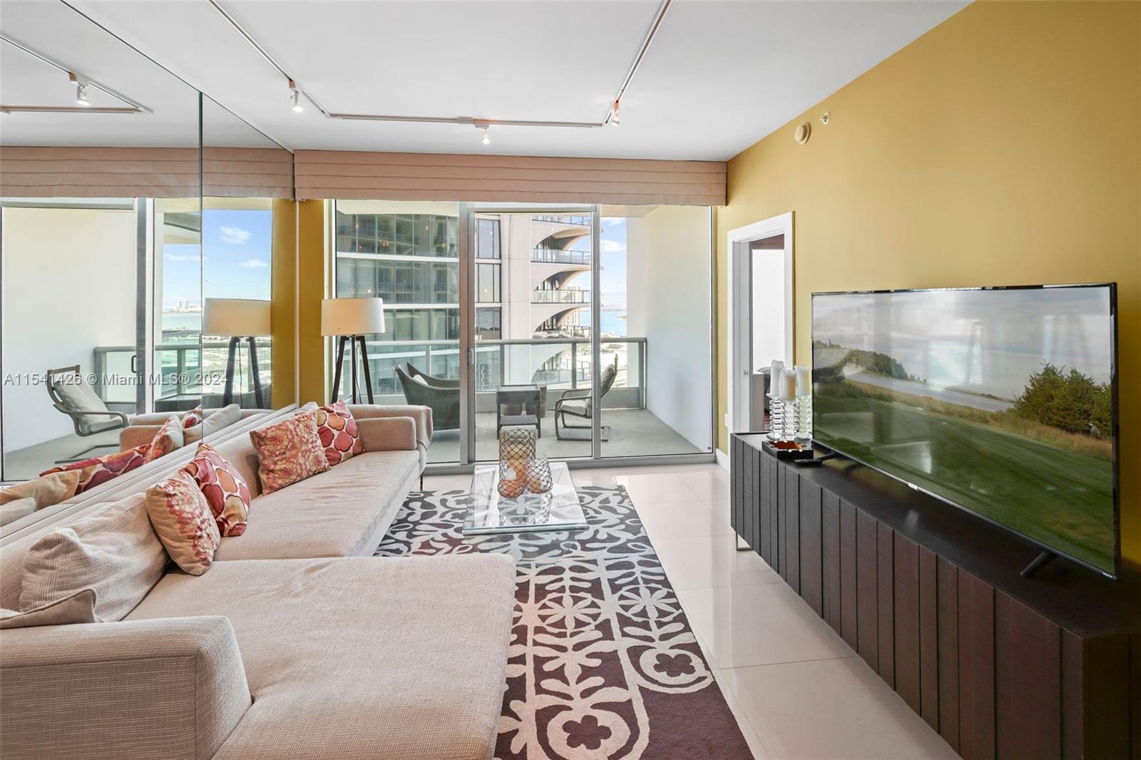 900 Biscayne Blvd 2410, Miami, Florida 33132, 1 Bedroom Bedrooms, ,2 BathroomsBathrooms,Residential,For Sale,900 Biscayne Blvd 2410,A11541426