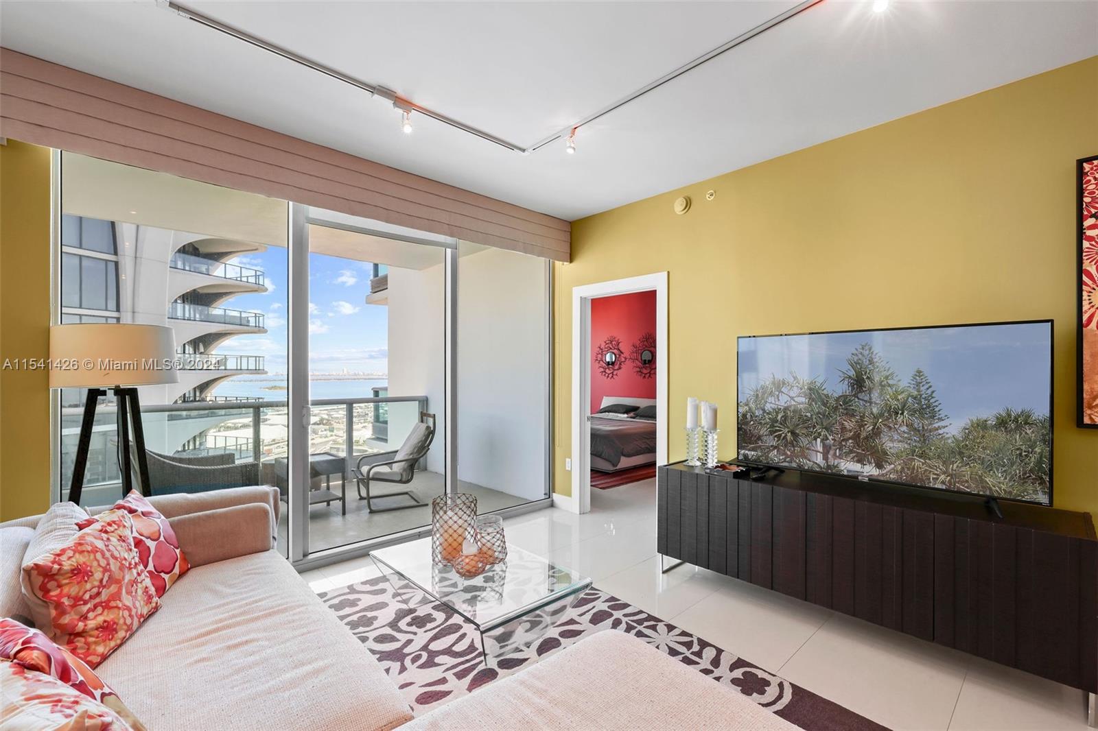900 Biscayne Blvd 2410, Miami, Florida 33132, 1 Bedroom Bedrooms, ,2 BathroomsBathrooms,Residential,For Sale,900 Biscayne Blvd 2410,A11541426