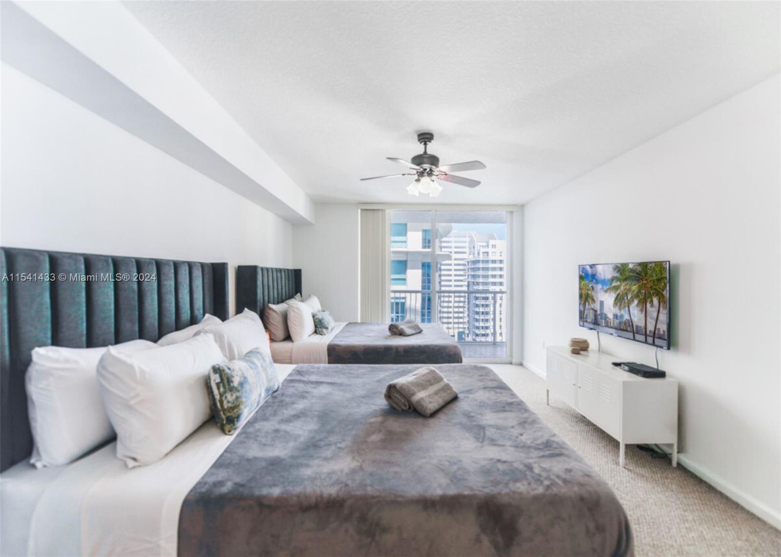1200 Brickell Bay Dr 3004, Miami, Florida 33131, 1 Bedroom Bedrooms, ,1 BathroomBathrooms,Residentiallease,For Rent,1200 Brickell Bay Dr 3004,A11541433