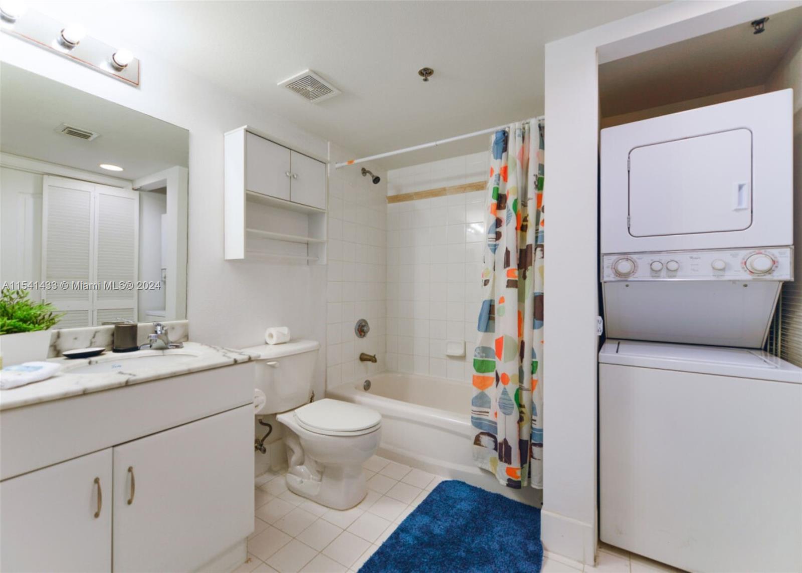 1200 Brickell Bay Dr 3004, Miami, Florida 33131, 1 Bedroom Bedrooms, ,1 BathroomBathrooms,Residentiallease,For Rent,1200 Brickell Bay Dr 3004,A11541433