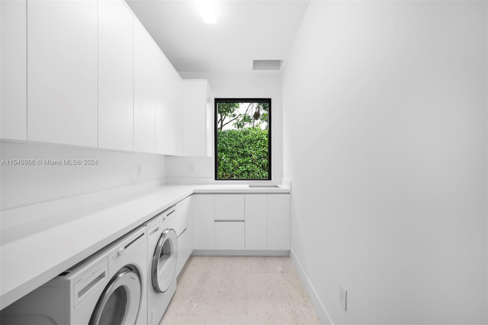 9595 72 Ct, Pinecrest, FL, 33156 United States, 5 Bedrooms Bedrooms, ,5 BathroomsBathrooms,Residential,For Sale,72 Ct,A11540986