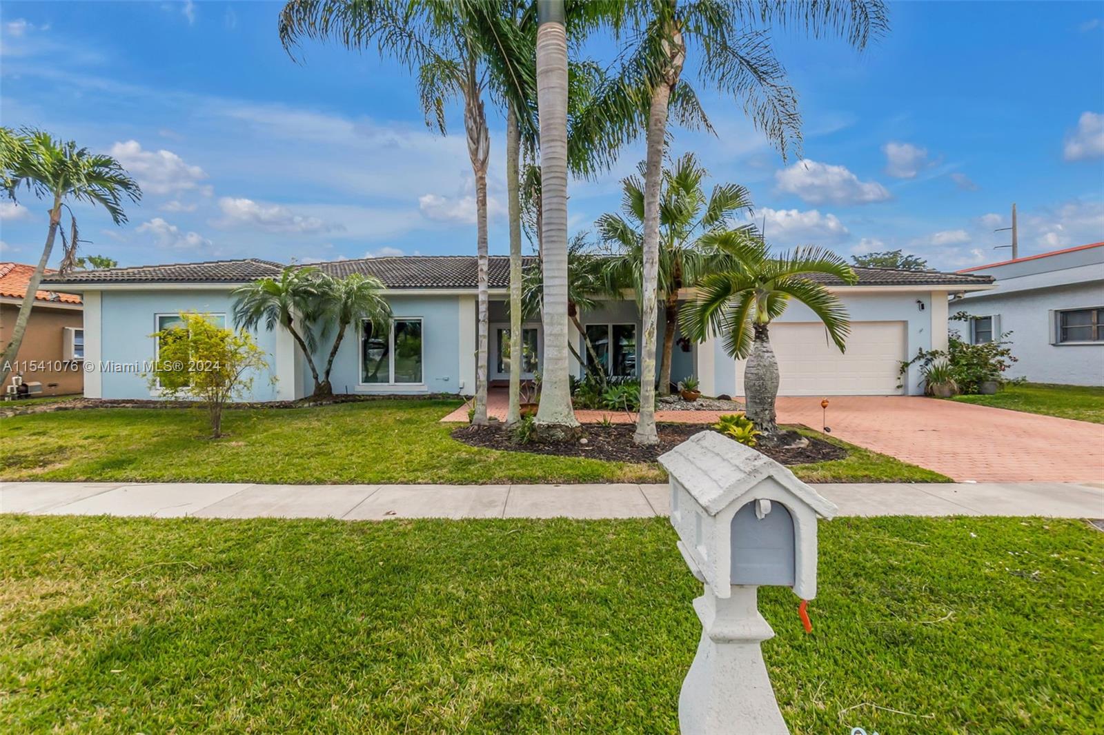 16590 Royal Poinciana Ct, Weston, FL, 33326 United States, 4 Bedrooms Bedrooms, ,3 BathroomsBathrooms,Residential,For Sale,Royal Poinciana Ct,A11541076