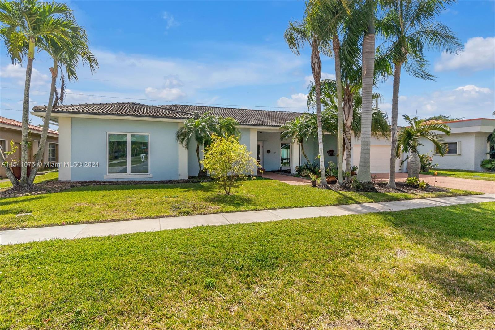 16590 Royal Poinciana Ct, Weston, FL, 33326 United States, 4 Bedrooms Bedrooms, ,3 BathroomsBathrooms,Residential,For Sale,Royal Poinciana Ct,A11541076