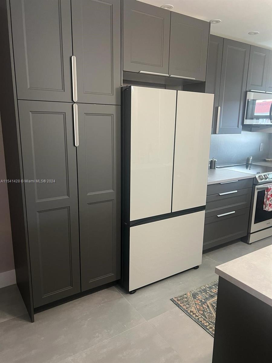 581 Blue Heron Dr 318-B, Hallandale Beach, Florida 33009, 2 Bedrooms Bedrooms, ,2 BathroomsBathrooms,Residentiallease,For Rent,581 Blue Heron Dr 318-B,A11541428