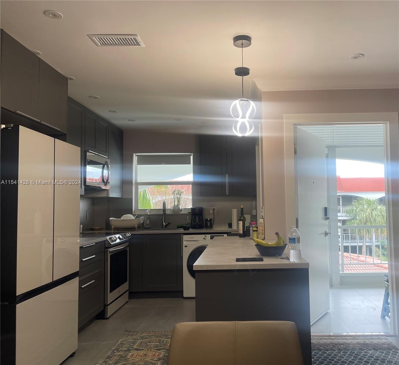 581 Blue Heron Dr 318-B, Hallandale Beach, Florida 33009, 2 Bedrooms Bedrooms, ,2 BathroomsBathrooms,Residentiallease,For Rent,581 Blue Heron Dr 318-B,A11541428