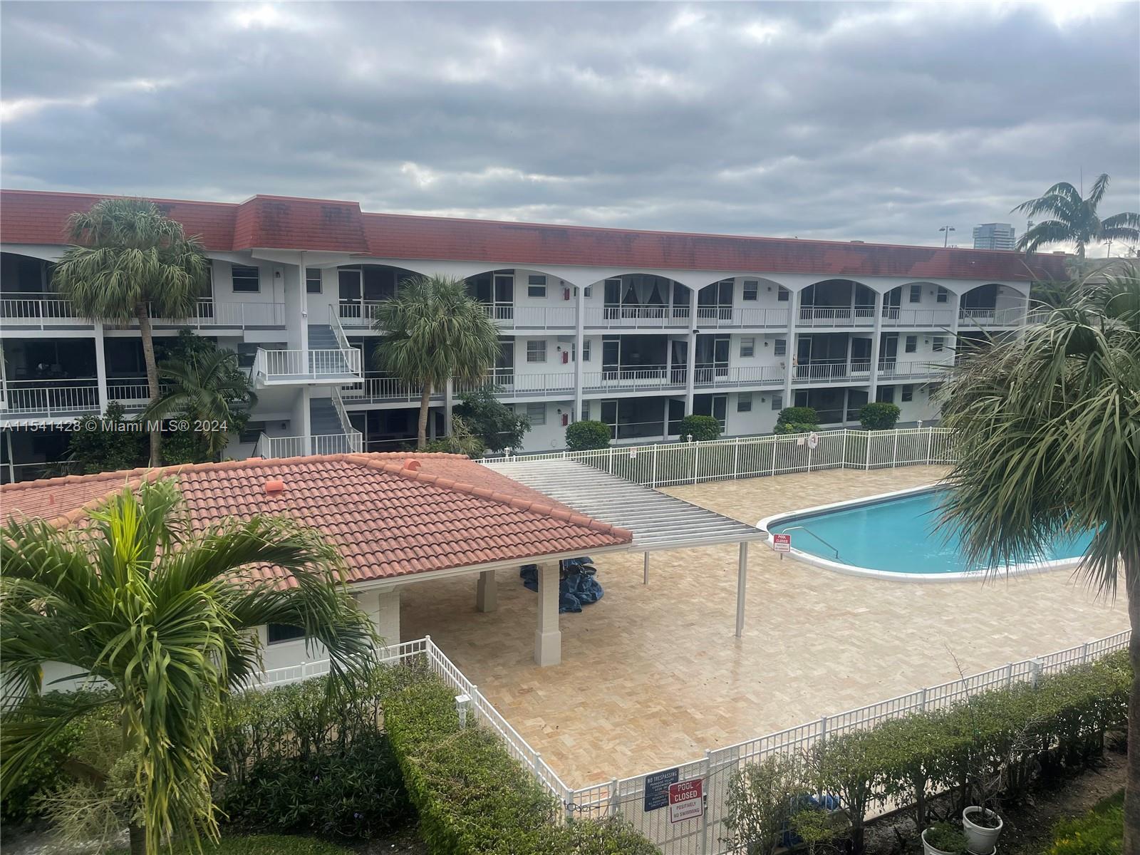 581 Blue Heron Dr 318-B, Hallandale Beach, Florida 33009, 2 Bedrooms Bedrooms, ,2 BathroomsBathrooms,Residentiallease,For Rent,581 Blue Heron Dr 318-B,A11541428
