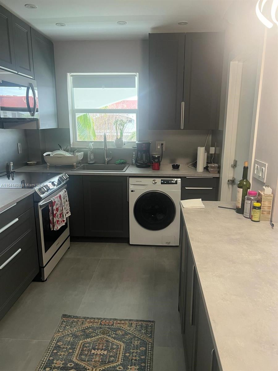 581 Blue Heron Dr 318-B, Hallandale Beach, Florida 33009, 2 Bedrooms Bedrooms, ,2 BathroomsBathrooms,Residentiallease,For Rent,581 Blue Heron Dr 318-B,A11541428