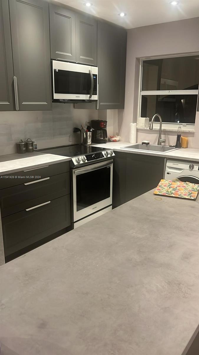 581 Blue Heron Dr 318-B, Hallandale Beach, Florida 33009, 2 Bedrooms Bedrooms, ,2 BathroomsBathrooms,Residentiallease,For Rent,581 Blue Heron Dr 318-B,A11541428