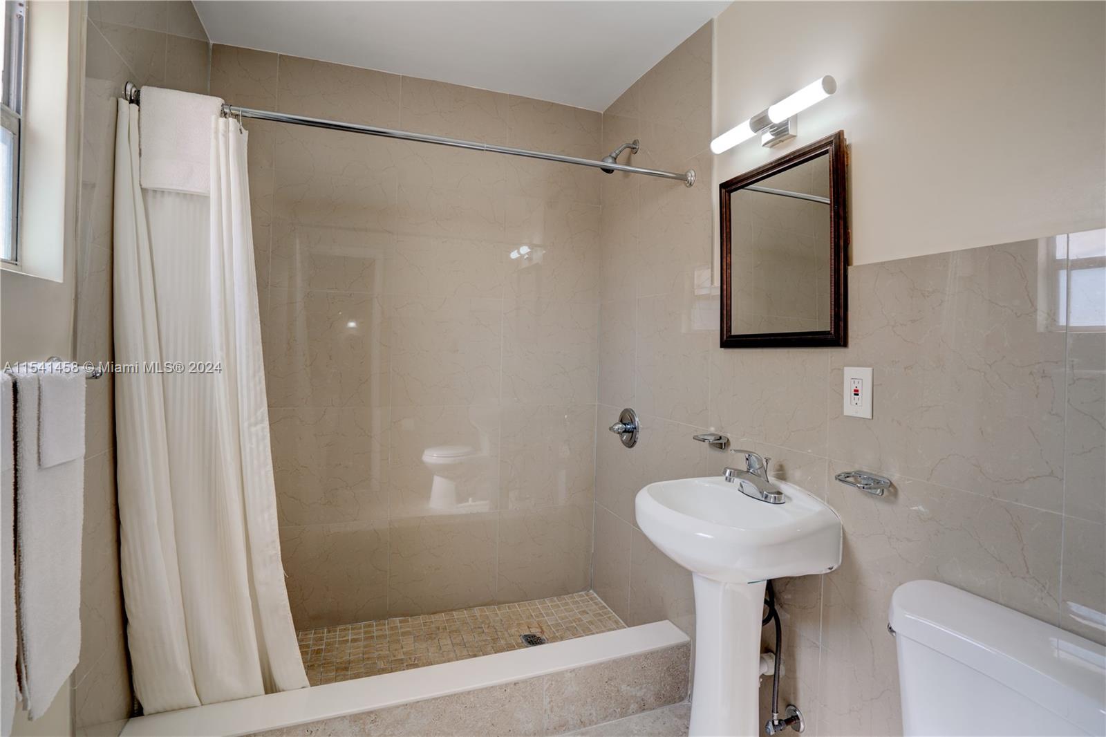 140 N FEDERAL HWY, DANIA BEACH, FL 33004