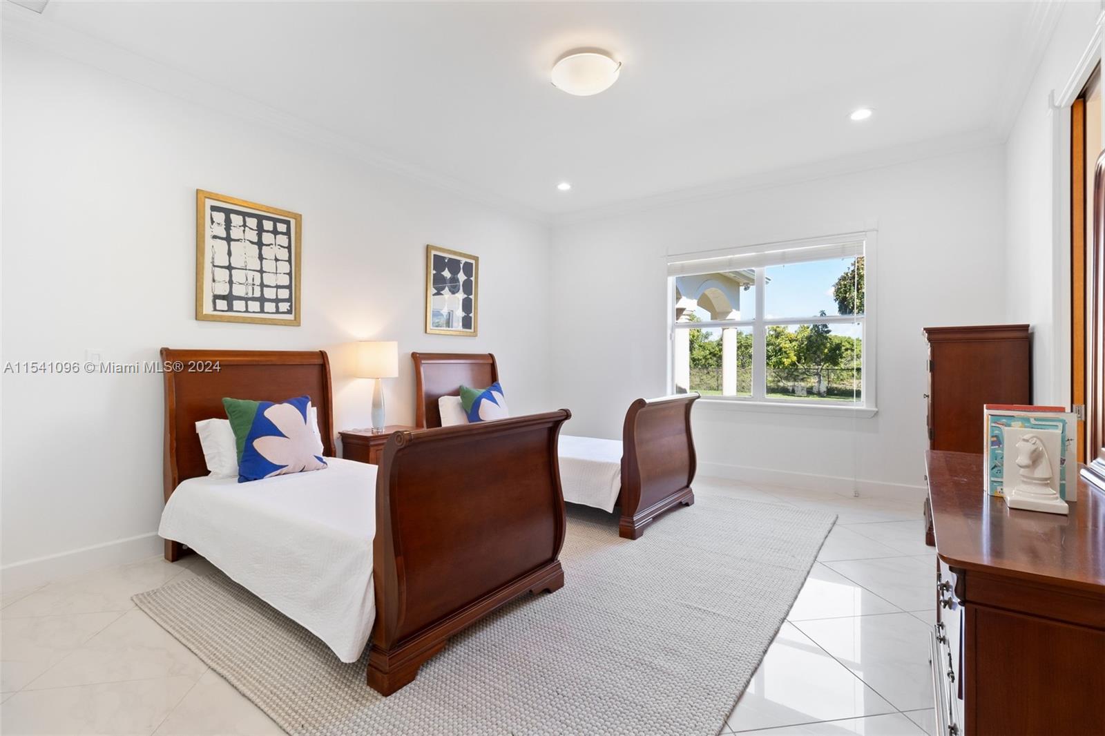 HOUSE #1- children's ensuite bedroom w bath