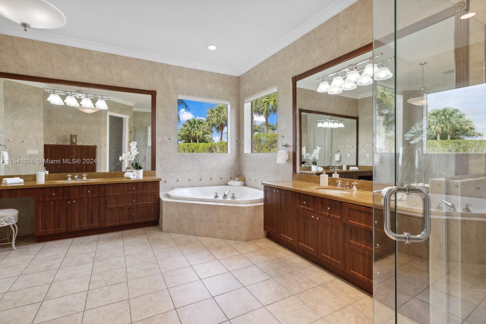 HOUSE #2- Bathroom with garden view