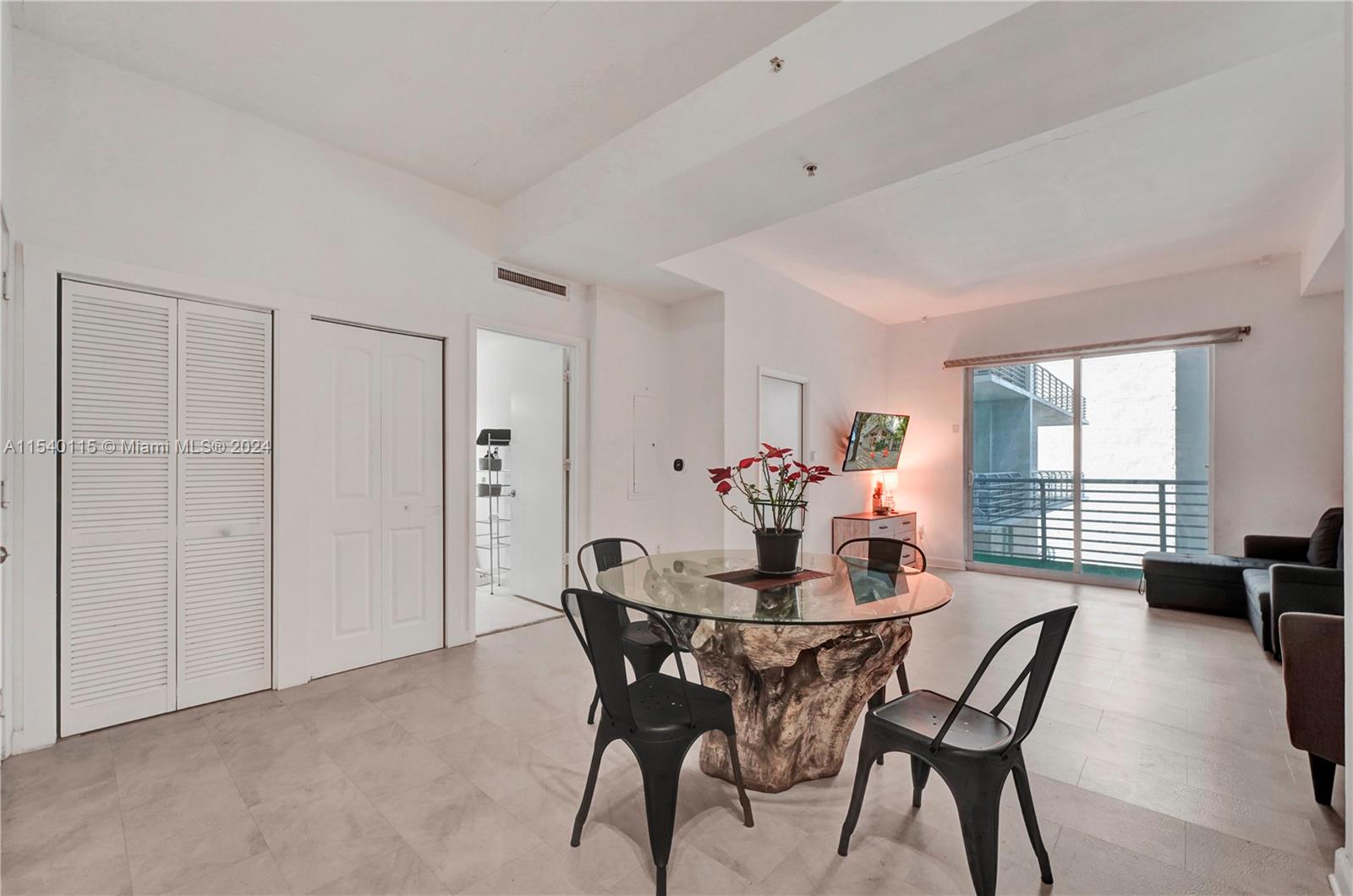 234 NE 3rd St 806, Miami, Florida 33132, 1 Bedroom Bedrooms, ,1 BathroomBathrooms,Residential,For Sale,234 NE 3rd St 806,A11540115