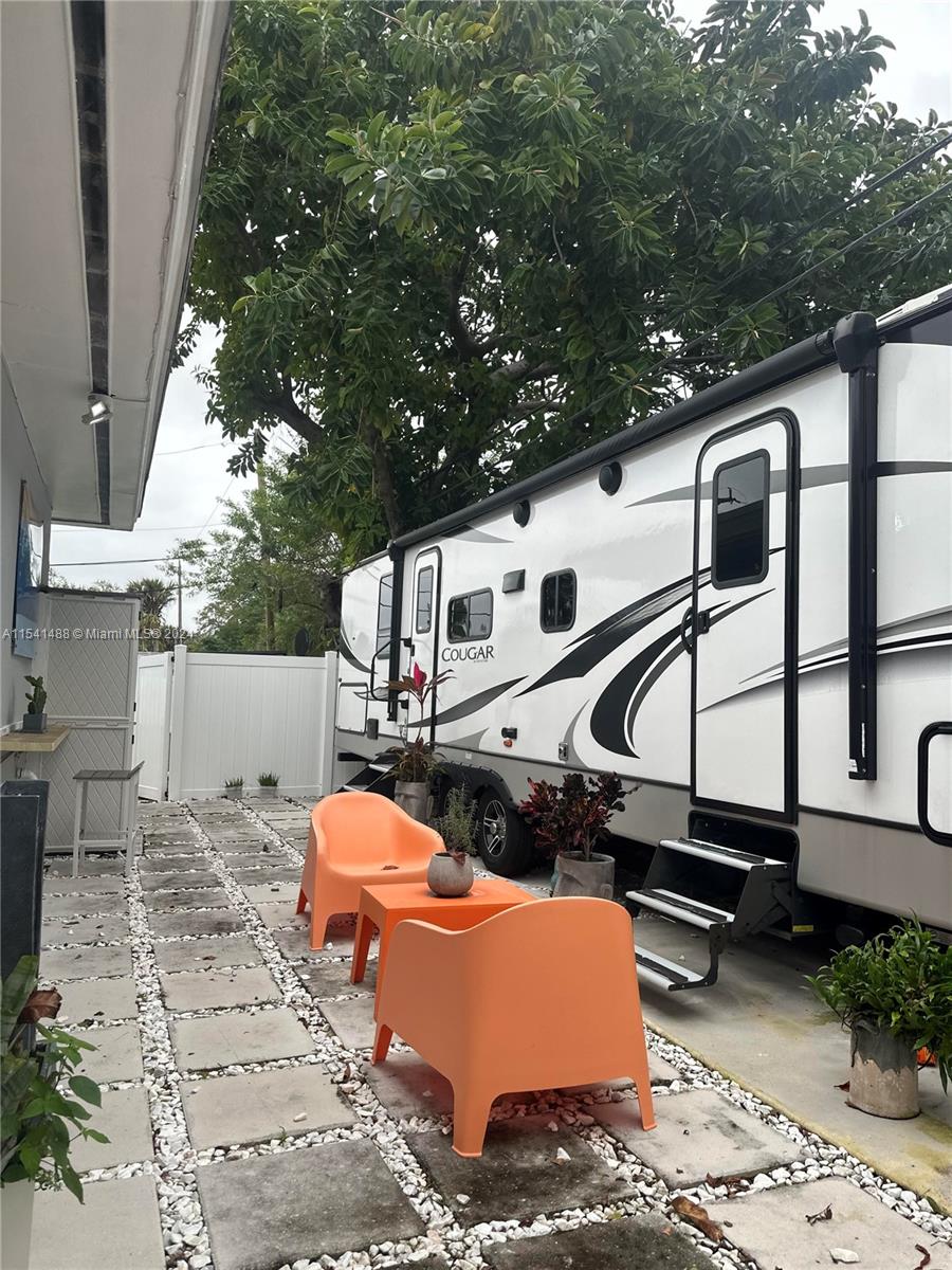 526 NW 7th St, Dania Beach, Florida 33004, 2 Bedrooms Bedrooms, ,1 BathroomBathrooms,Residential,For Sale,526 NW 7th St,A11541488