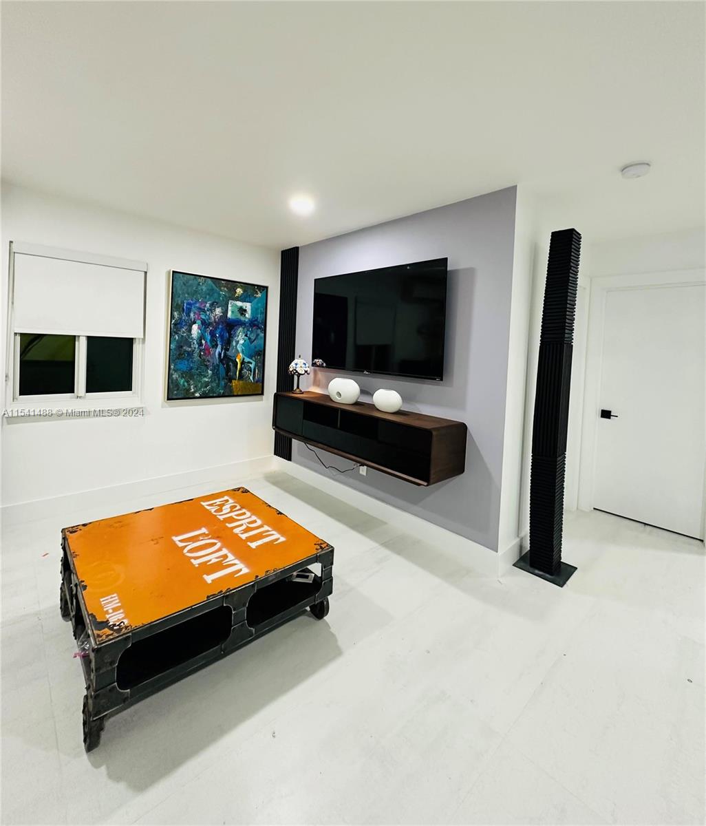 526 NW 7th St, Dania Beach, Florida 33004, 2 Bedrooms Bedrooms, ,1 BathroomBathrooms,Residential,For Sale,526 NW 7th St,A11541488